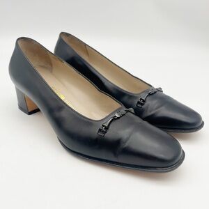 Ferragamo vintage black leather pump. 7.5